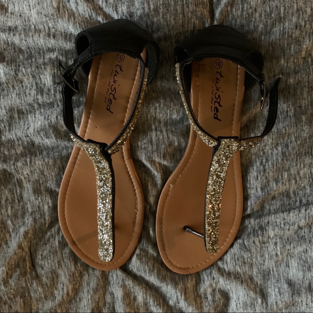 Twisted brand T strap sandals